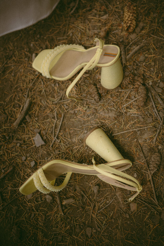 the bride's yellow wedding shoes