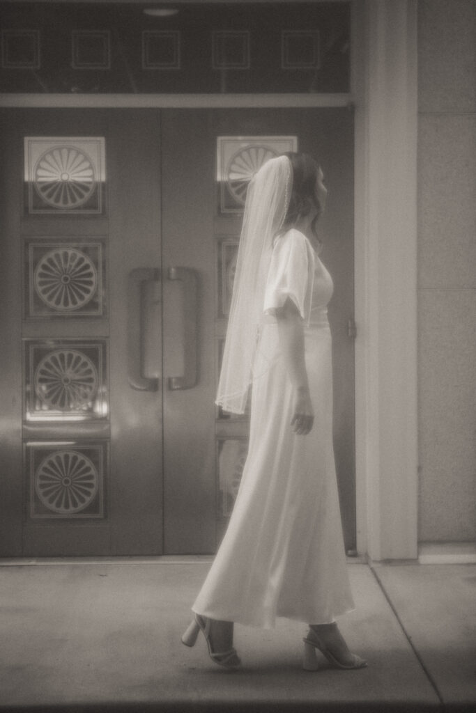 black and white bridal shot by temple