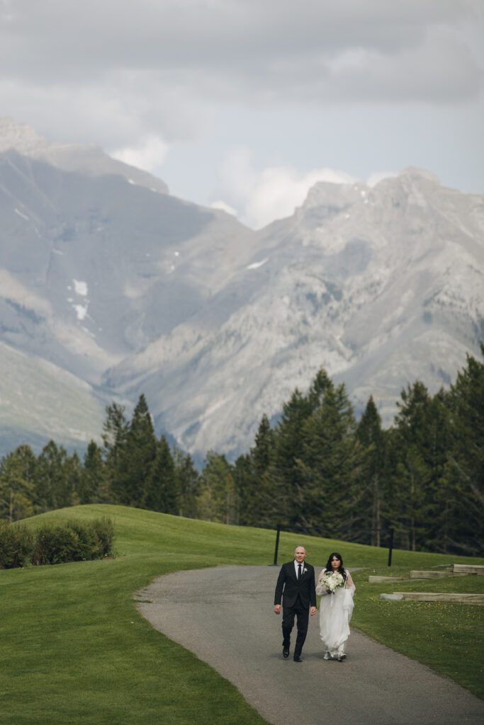 father walking daughter down the aisle